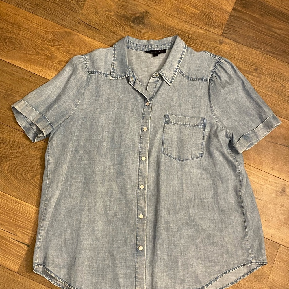 Jane + Delancey Short Sleeve DENIM Button down Size Large